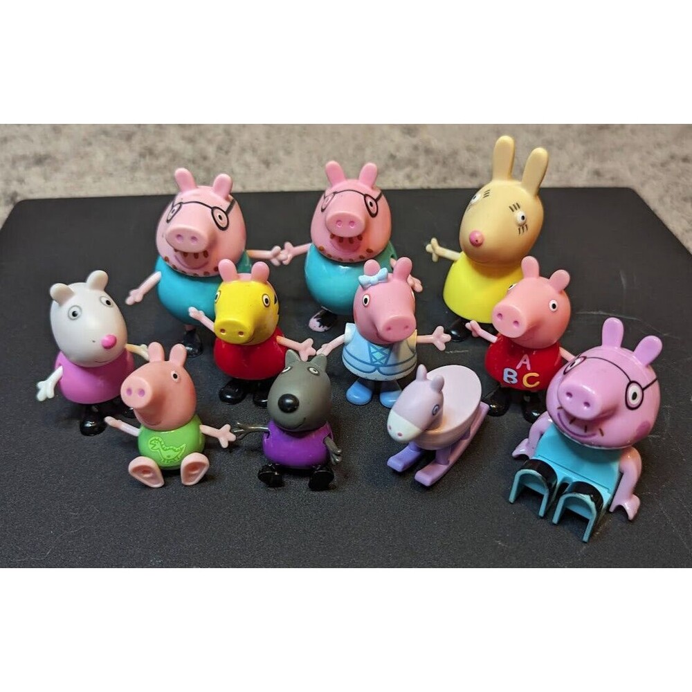 Lot of 11 Peppa Pig Figures